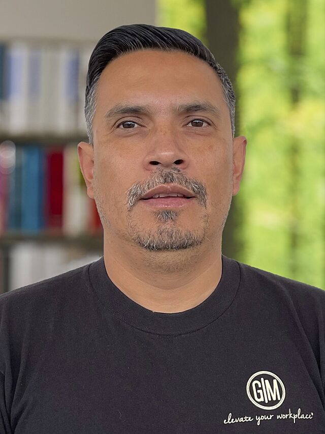 Ricardo Corona website 748x996