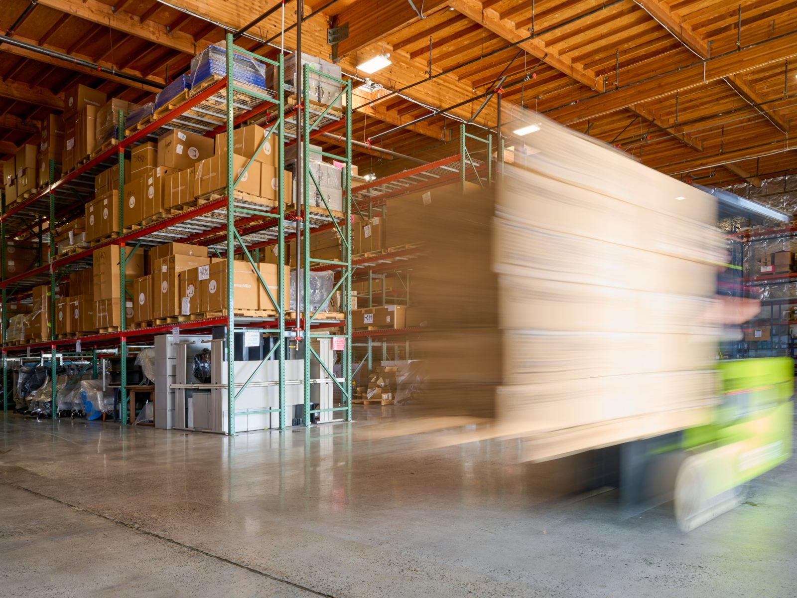 01 IRVINE FORKLIFT BLUR