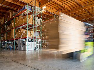 01 IRVINE FORKLIFT BLUR